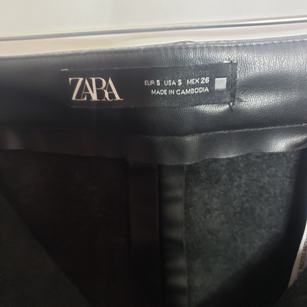 Zara, Black, Faux Leather Pants, Zipper on ankles, Unhemmed - Picture 4 of 9